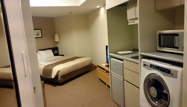 View of the mini-kitchen towards the lounge and bed, cheap hotel in Toyko