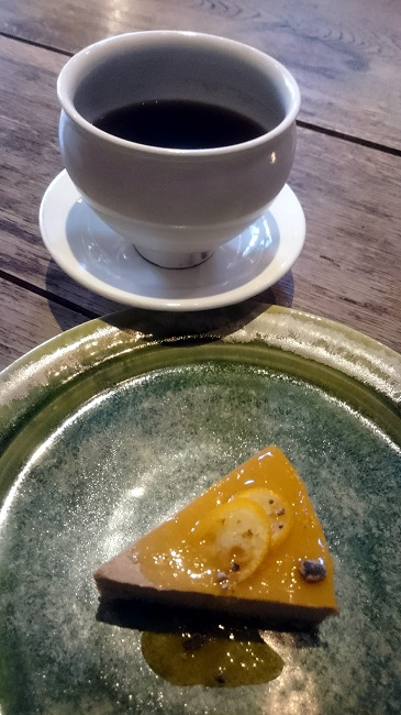 Raw food cake & coffee Stardust cafe