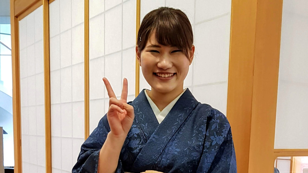 Etiquette in Japan (8) crop Etiquette in Japan The Real Japan Rob Dyer