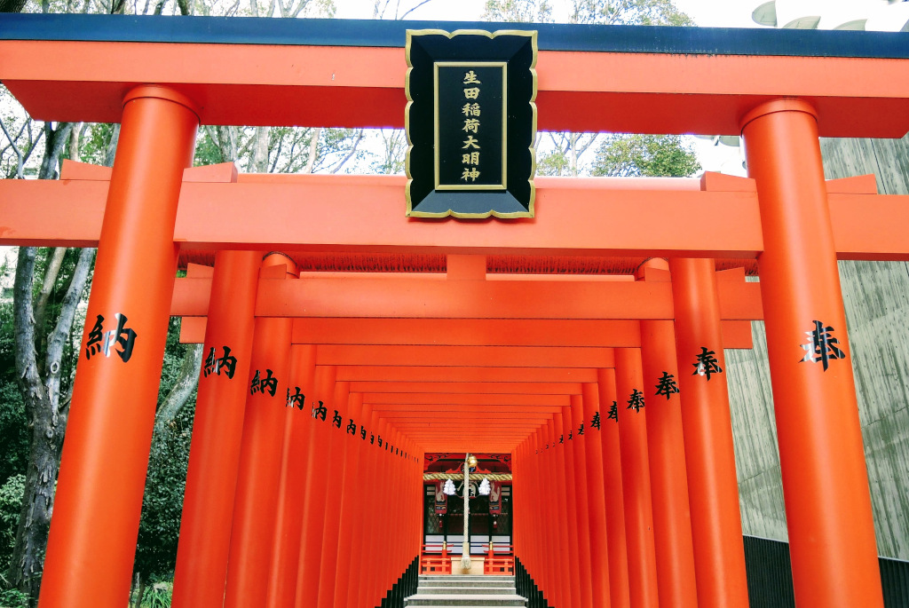 Ikuta Shrine torii Kobe The Real Japan Rob Dyer