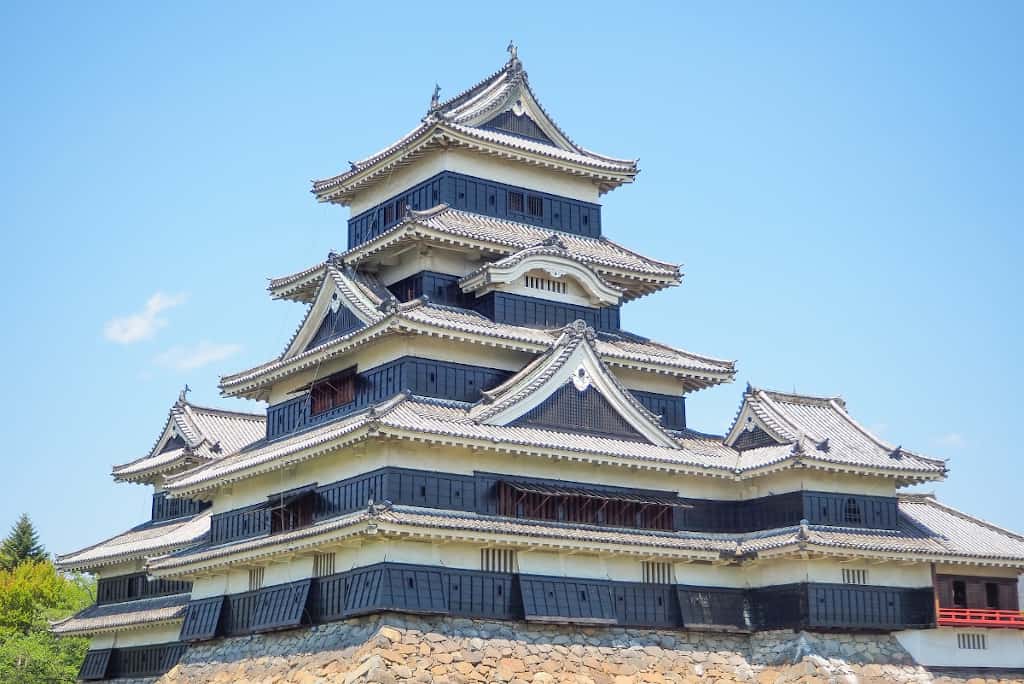 regional japan rail pass Matsumoto castle yuika takamura unsplash