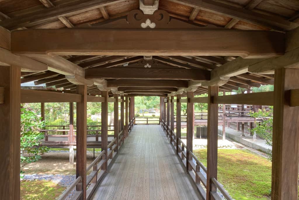 Daikakuji_Temple_walkway