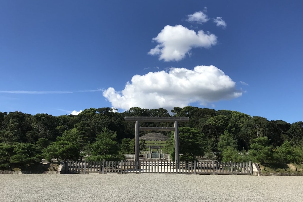 Tomb_of_Meiji_emperor