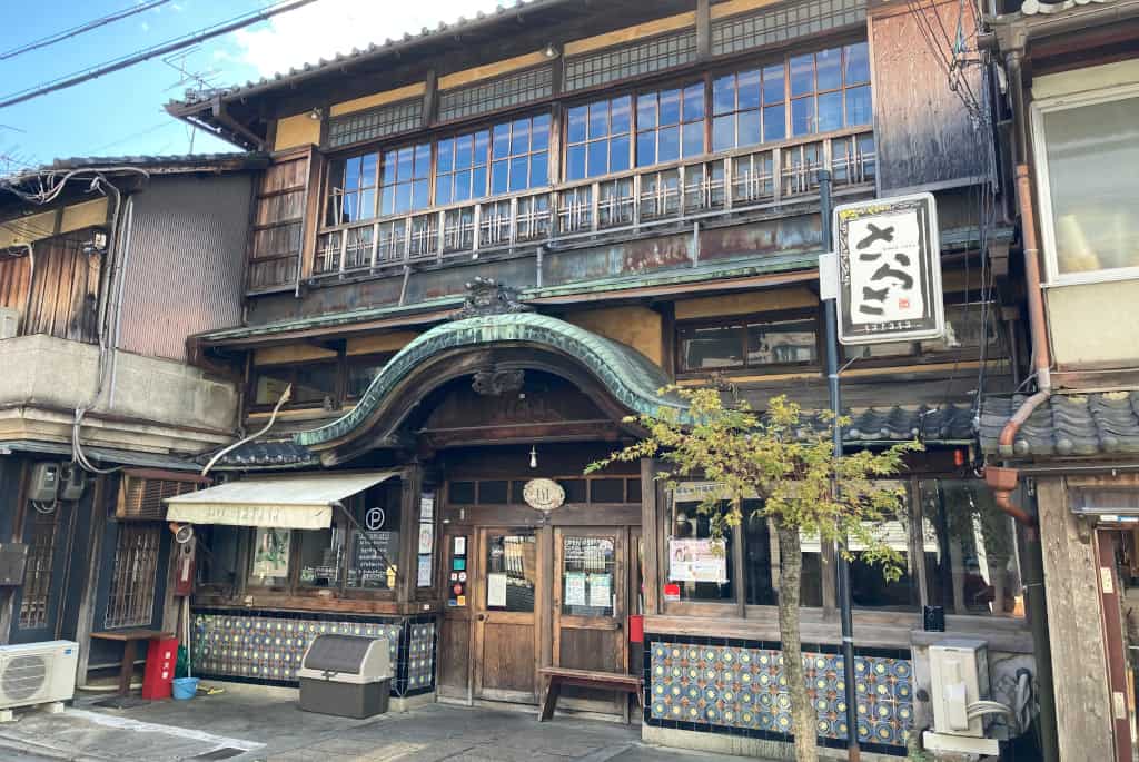 bathhouse_turned_cafe_Funaokayama