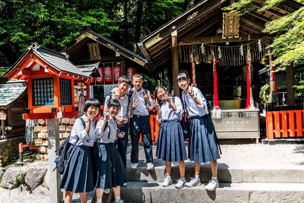 Japanese schoolchildren shrine teaching opportunities in Japan