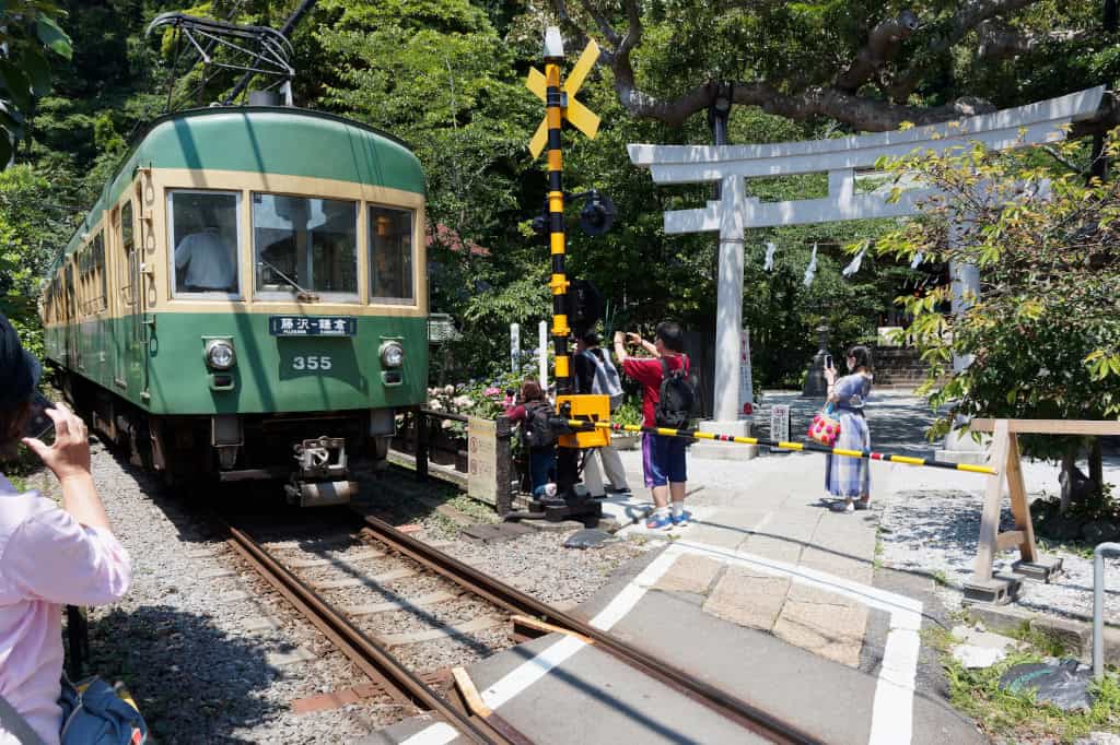 exploring Japan by train Enoden 300系 Goryo Shrine