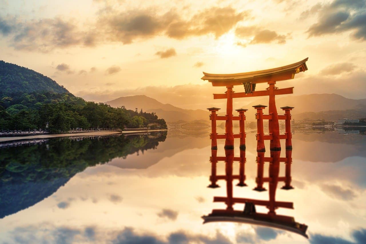 Miyajima tour torii sunset