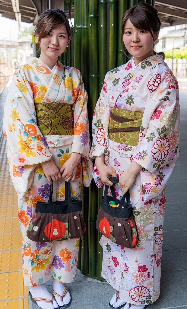 young women wearing kimono in Japan