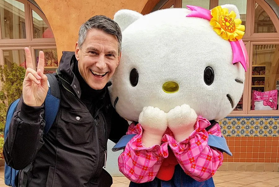 usj-without-express-pass-hello-kitty