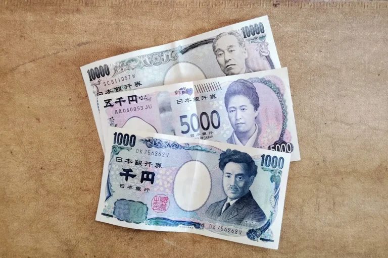 how to pay for things in Japan Japanese yen notes