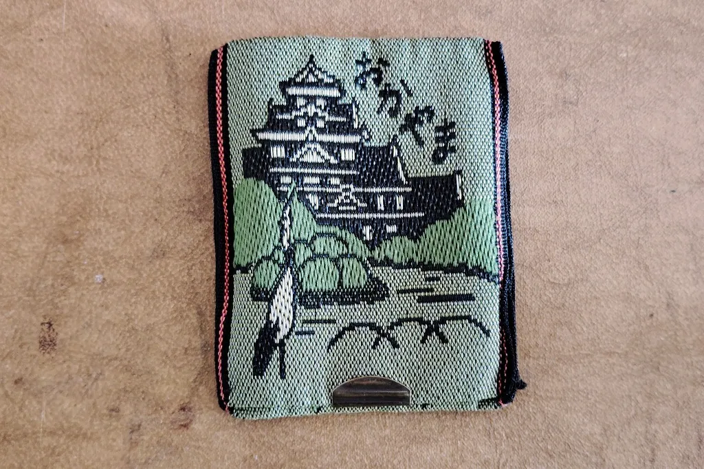 how to pay for things in Japan coin purse