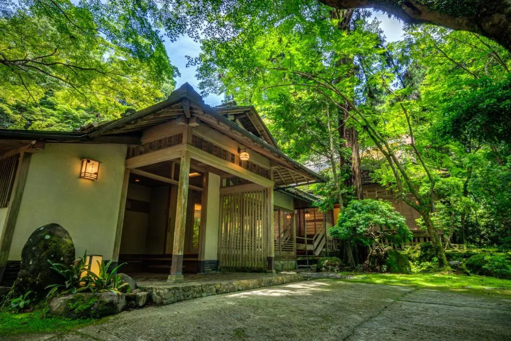 Nara Kasugaokuyama Tsukihitei