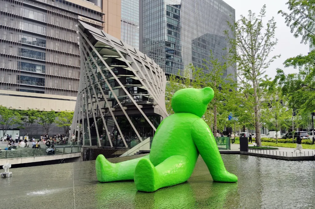 ted-hyber-green-bear-sculpture-osaka-fabrice-hyber